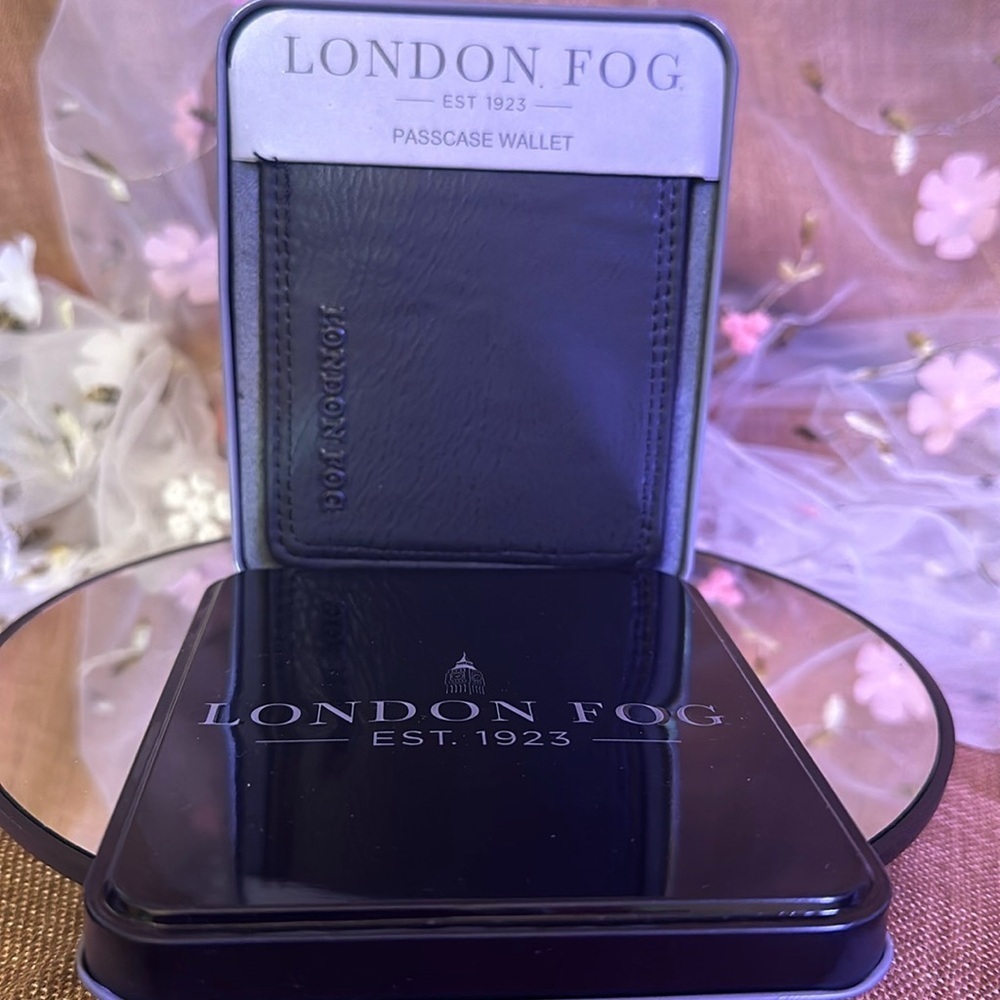 London Fog Black Passcase/Wallet PU Comes with Tin Case